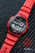 ساعت مچی کاسیو AE‑1000W‑4AV روی سطح مشکی