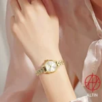 ساعت مچی عقربه‌ای زنانه جولیوس مدل JA-1363E | تمام طلایی با نگین‌های اتمی بر روی دست خانم